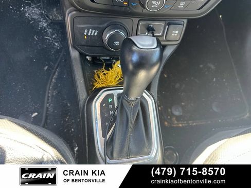 Used 2018 Jeep Renegade Limited w/ UConnect 8.4 Nav Group AWD/4WD image 23