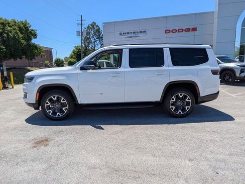 Used 2024 Jeep Wagoneer Series III AWD/4WD image 7