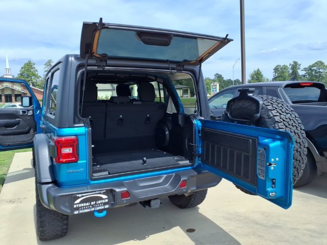 Used 2024 Jeep Wrangler Unlimited Rubicon 4xe w/ Technology Group AWD/4WD image 19
