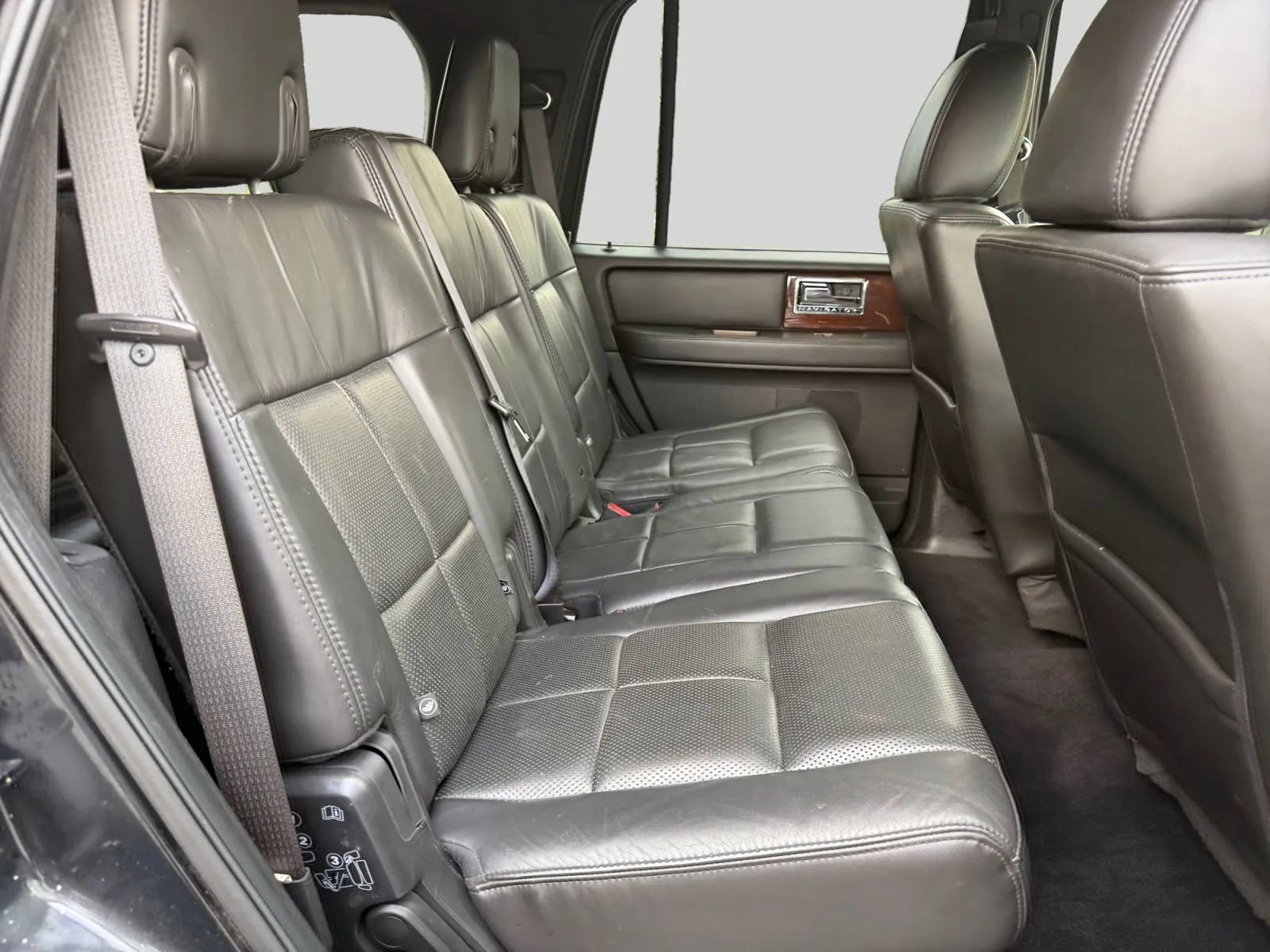 Used 2014 Lincoln Navigator 2WD image 18