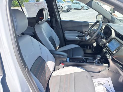 Used 2023 Nissan Kicks SR w/ SR Premium Package FWD image 31