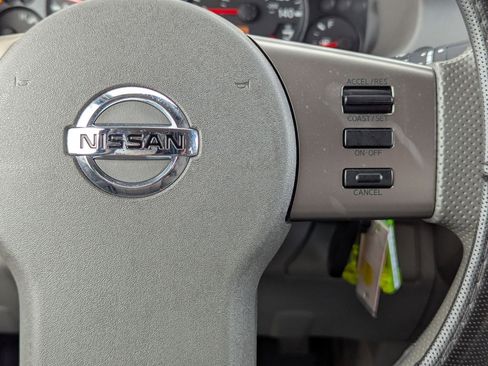 Used 2010 Nissan Frontier SE image 21