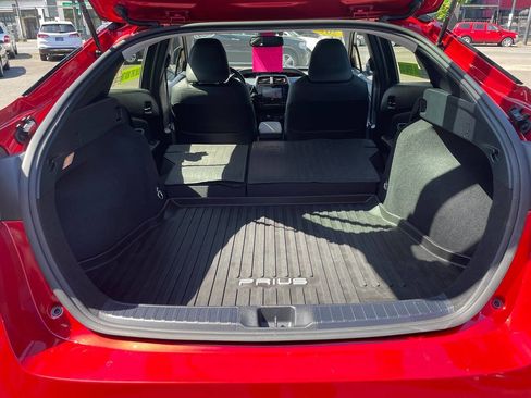 Used 2017 Toyota Prius Four Touring w/ Premium Convenience Package FWD image 30