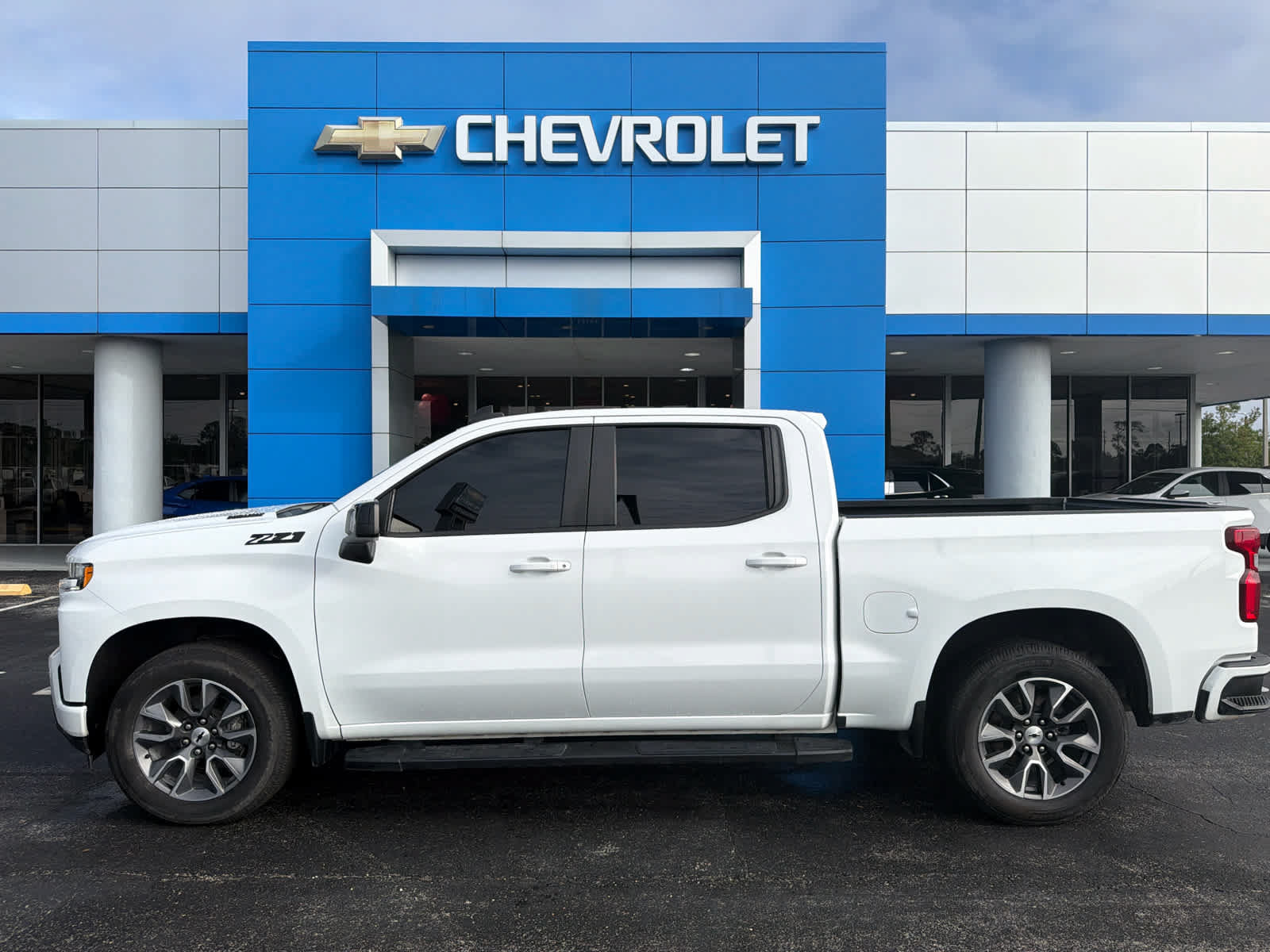 Used 2021 Chevrolet Silverado 1500 RST w/ Convenience Package II AWD/4WD image 2