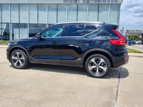 Used 2025 Volvo XC40 B5 Plus AWD/4WD image 5