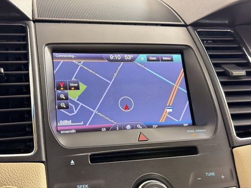 Used 2013 Ford Taurus SEL FWD image 24