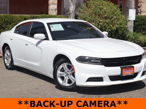 Used 2019 Dodge Charger SXT image 2