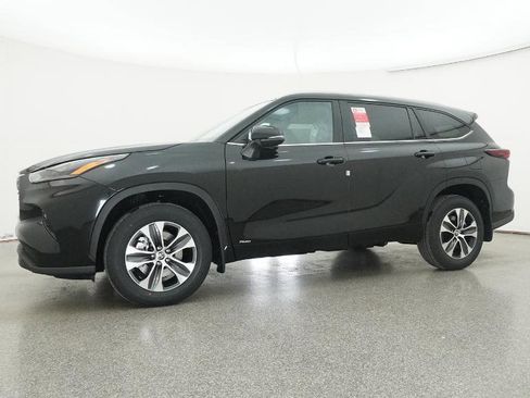 New 2026 Toyota Highlander XLE image 13