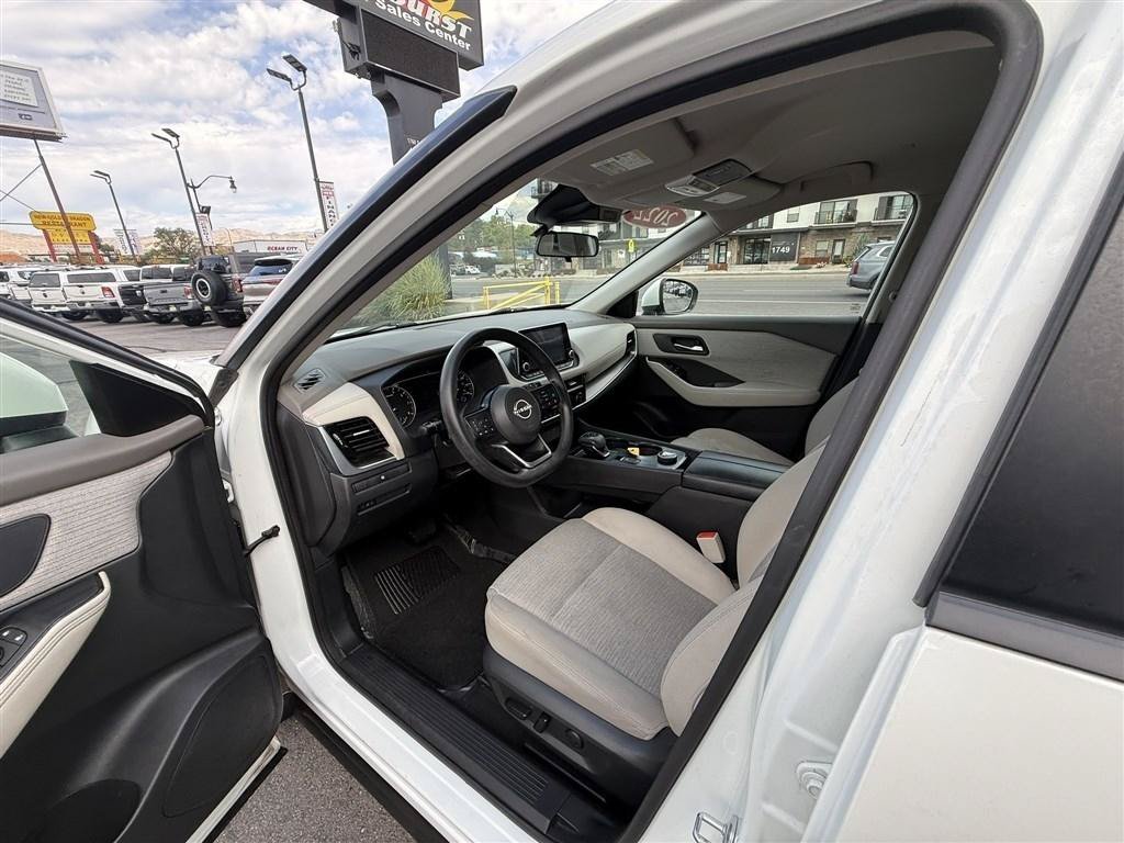 Used 2022 Nissan Rogue SV AWD/4WD image 15
