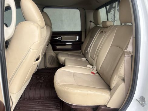Used 2014 RAM 1500 Laramie w/ Convenience Group AWD/4WD image 18