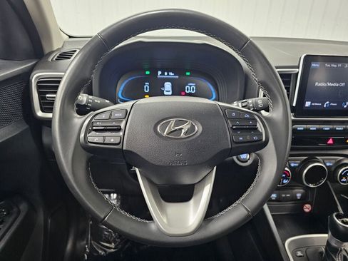 Used 2025 Hyundai Venue SEL FWD image 13