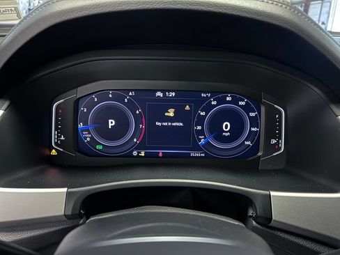 Certified 2022 Volkswagen Atlas Cross Sport SE w/ Panoramic Sunroof Package FWD image 23