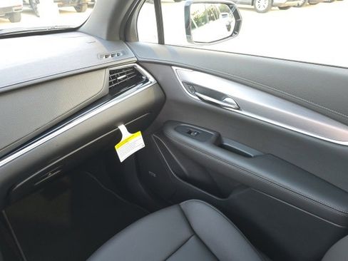 New 2025 Cadillac XT6 Luxury image 20