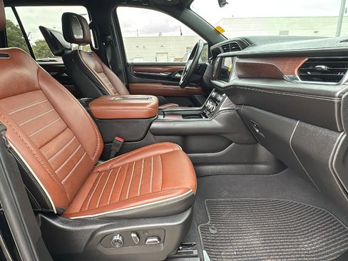 Used 2024 GMC Yukon Denali Ultimate image 27