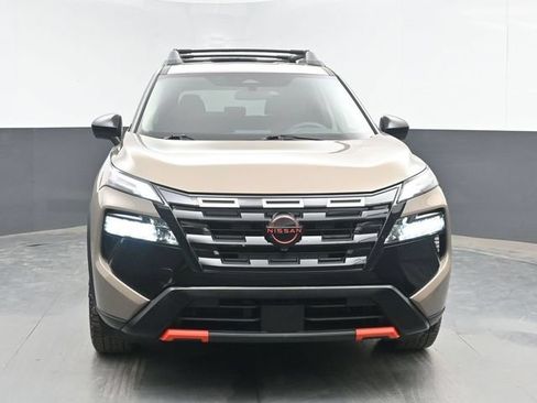 Used 2025 Nissan Rogue SV AWD/4WD image 3