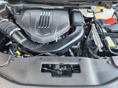 Used 2024 Chevrolet Traverse LT FWD image 32