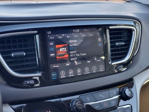 Certified 2018 Chrysler Pacifica Touring-L Plus image 18