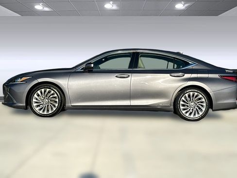 Certified 2020 Lexus ES 300h w/ Luxury Package image 2