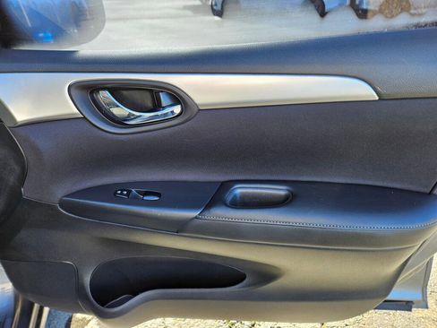 Used 2016 Nissan Sentra S image 11
