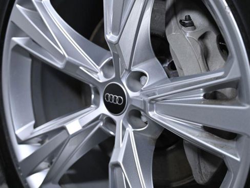 Used 2023 Audi Q8 Premium Plus image 32