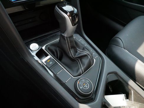 Certified 2025 Volkswagen Taos SEL AWD/4WD image 24