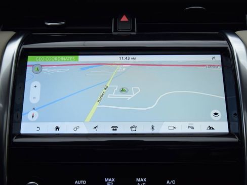 Used 2020 Land Rover Discovery Sport SE image 15