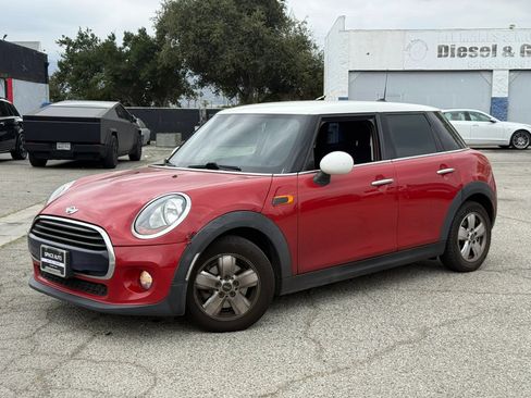 Used 2018 MINI Cooper 4-Door Hardtop FWD image 3
