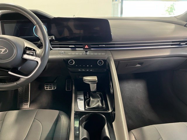 Used 2025 Hyundai Elantra SEL FWD image 21