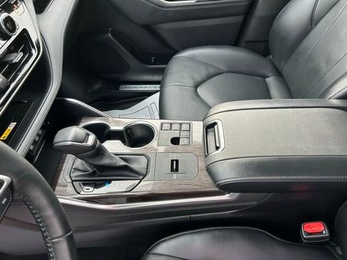 Used 2023 Toyota Highlander Limited image 33