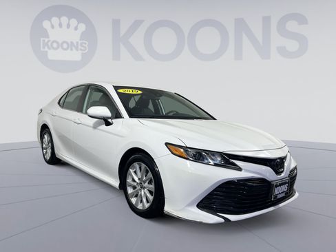 Used 2019 Toyota Camry LE FWD image 1