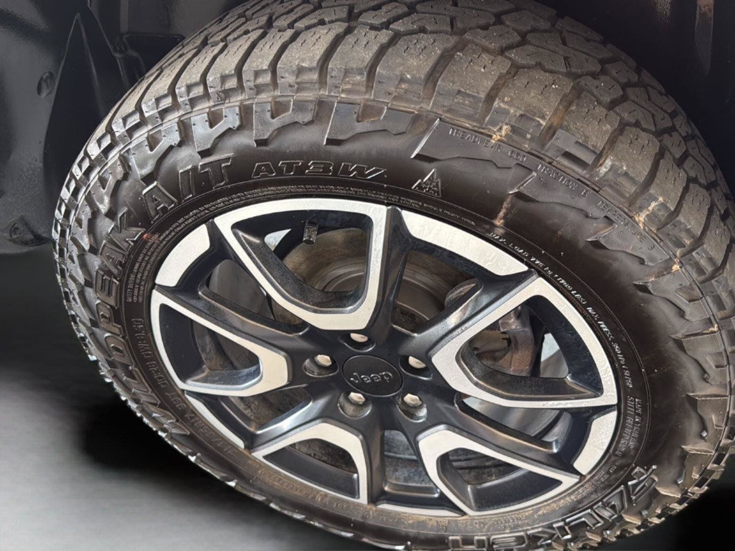 Used 2024 Jeep Compass Trailhawk AWD/4WD image 12