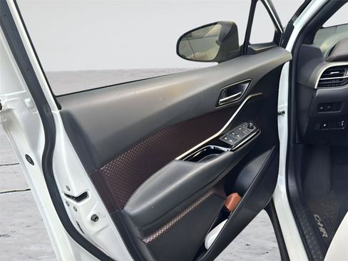 Used 2019 Toyota C-HR Limited FWD image 12