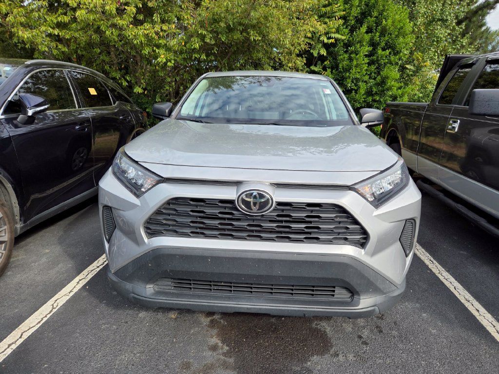 Used 2022 Toyota RAV4 LE FWD image 2