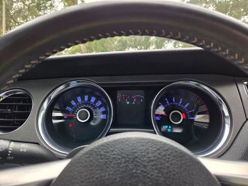 Used 2013 Ford Mustang Coupe image 18