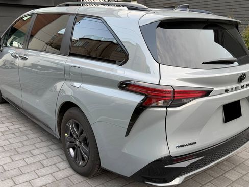 Used 2026 Toyota Sienna XSE image 3