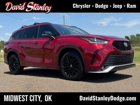 Used 2023 Toyota Highlander XSE FWD image 1