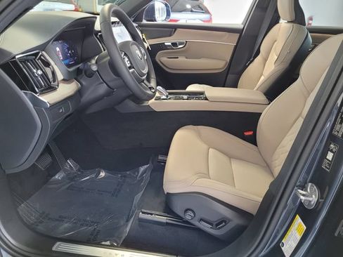 New 2026 Volvo XC90 B6 Plus w/ Protection Package Premier AWD/4WD image 9