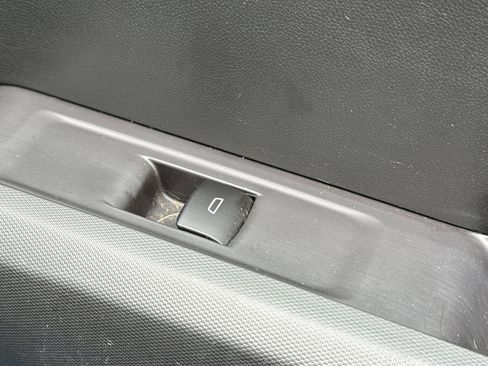 Used 2023 Chevrolet Colorado Trail Boss w/ Technology Package image 22