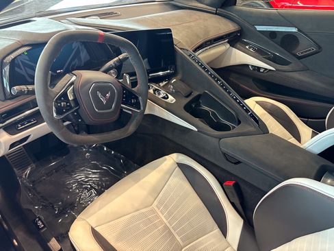 Used 2023 Chevrolet Corvette Stingray Premium Conv w/ Z51 Performance Package RWD image 11