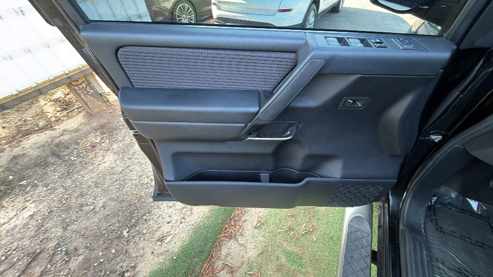 Used 2009 Nissan Titan SE RWD image 13