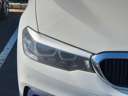 Used 2019 BMW 530i xDrive w/ Convenience Package AWD/4WD image 3