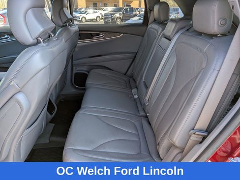 Used 2019 Lincoln Nautilus Reserve w/ Driver Assistance Package image 16