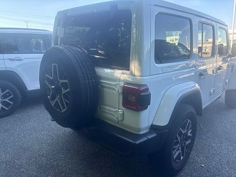 Used 2026 Jeep Wrangler Unlimited Sahara AWD/4WD image 18
