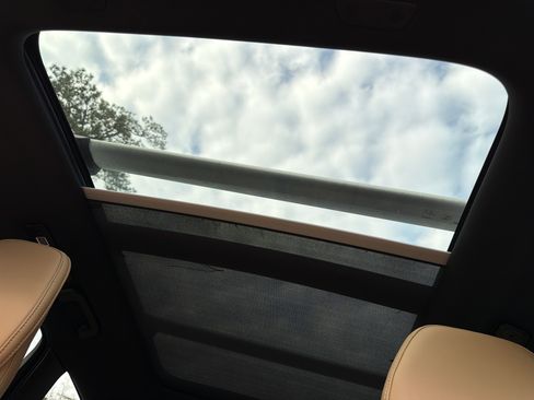 Certified 2023 Volvo XC60 B5 Ultimate w/ Climate Package image 54