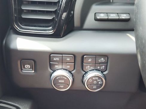 Used 2024 GMC Sierra 1500 AT4 w/ Technology Package AWD/4WD image 23