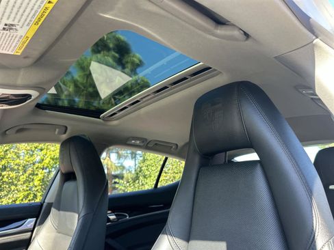 Used 2016 Porsche Panamera 4 image 32
