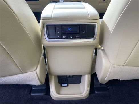 Used 2018 Toyota Highlander XLE image 20