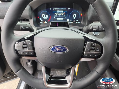 New 2026 Ford Explorer Platinum image 11