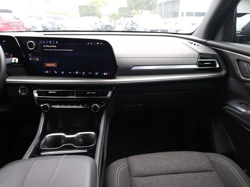 Used 2024 Chevrolet Traverse LS FWD image 23