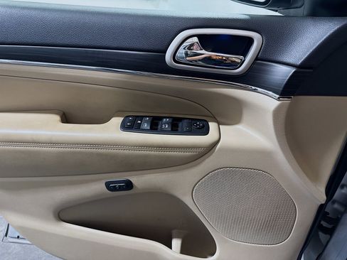 Used 2020 Jeep Grand Cherokee Limited image 13